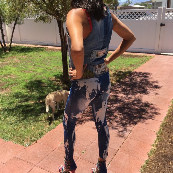 White n blue graphic fun design leggings S/M (4-6) Lightning print tie dye look - Picture 3 of 5